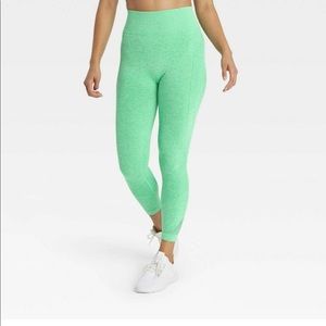 ☘️ALL IN MOTION BRIGHT GREEN HIGH WAISTED SEAMLESS LEGGING SIZE SMALL!☘️